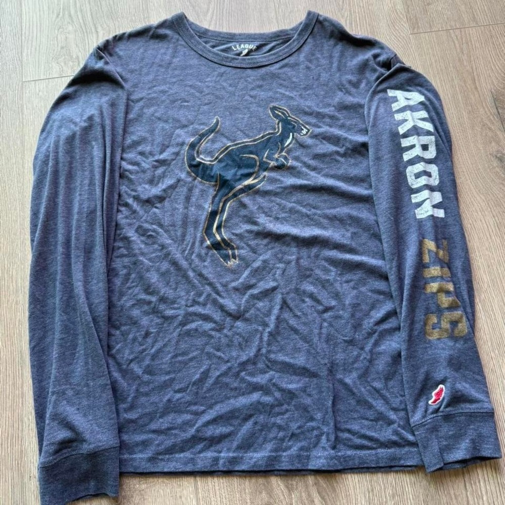 League Collegiate Wear Akron Zips Long Sleeve Shirt Kangaroo Graphic Size M‎